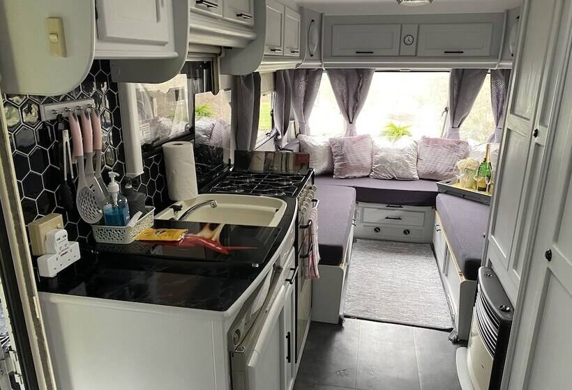 Отель Rostrevorvalley Caravan Experience Private Hottub