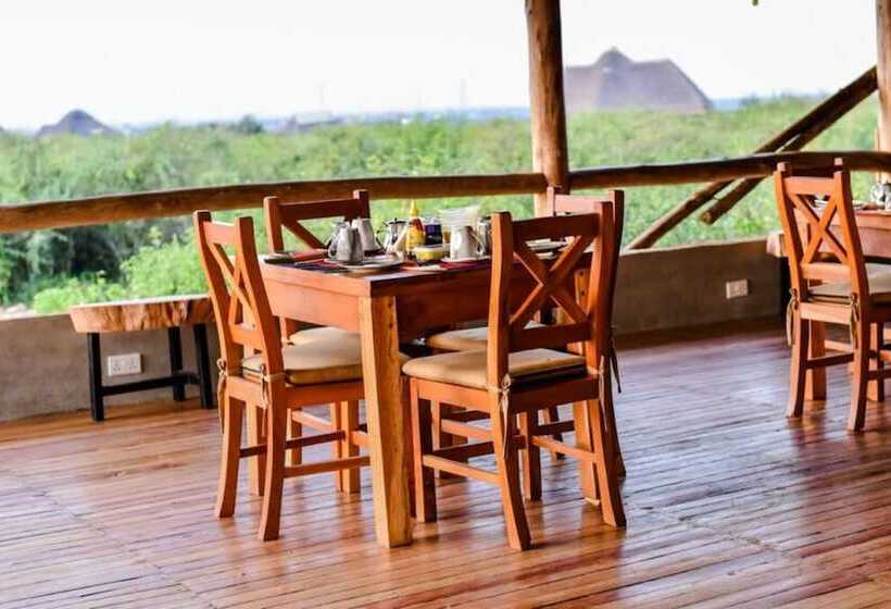 هتل Tabingi Safari Cottages