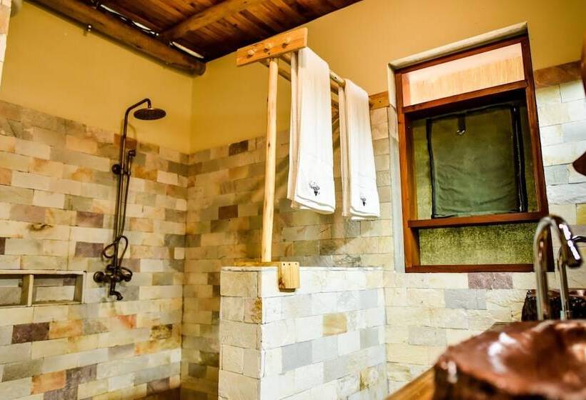 هتل Tabingi Safari Cottages