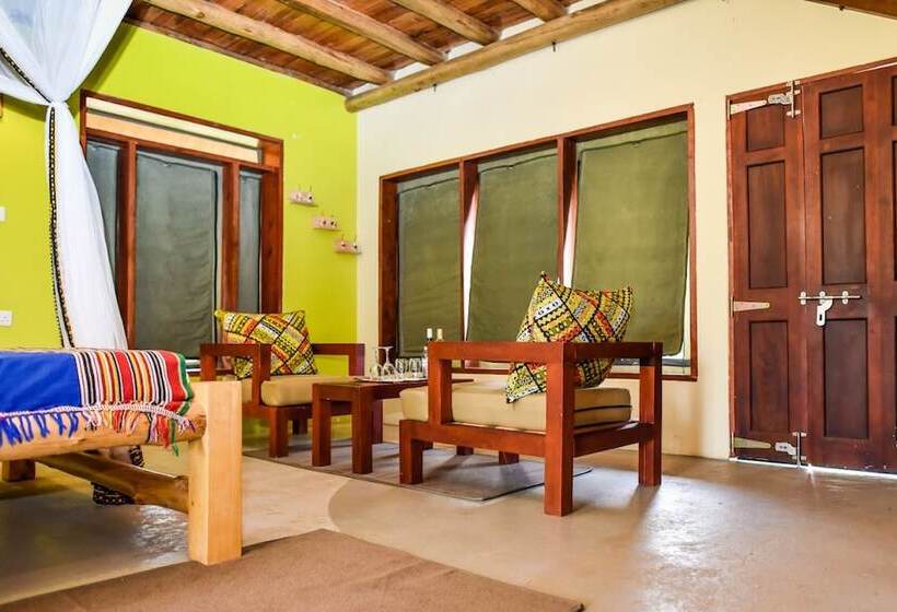 هتل Tabingi Safari Cottages