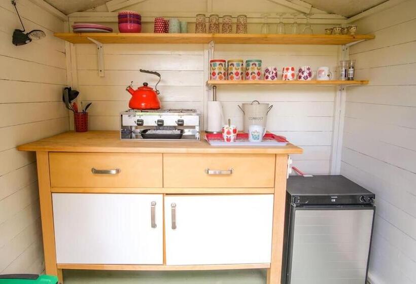 בית מלון כפרי Wye Glamping