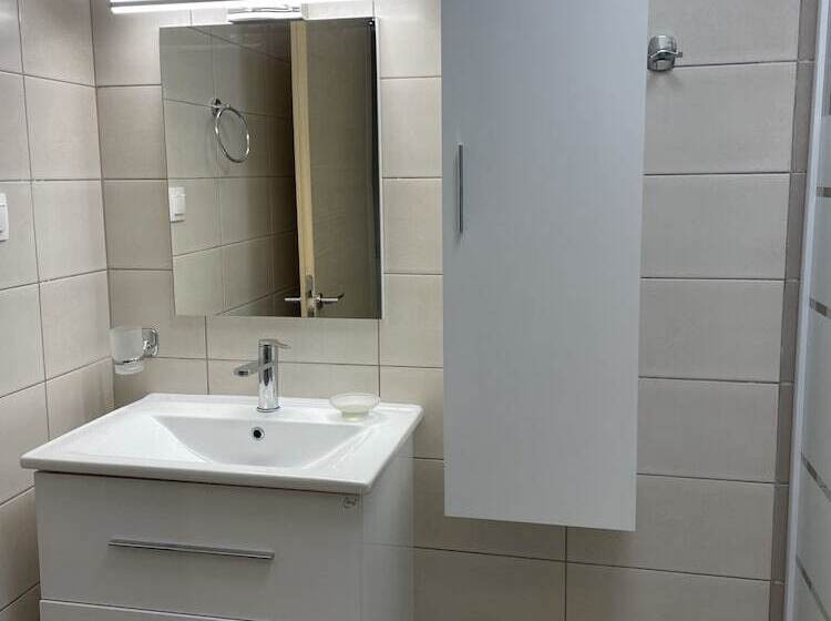 Mythos Apts Rentit