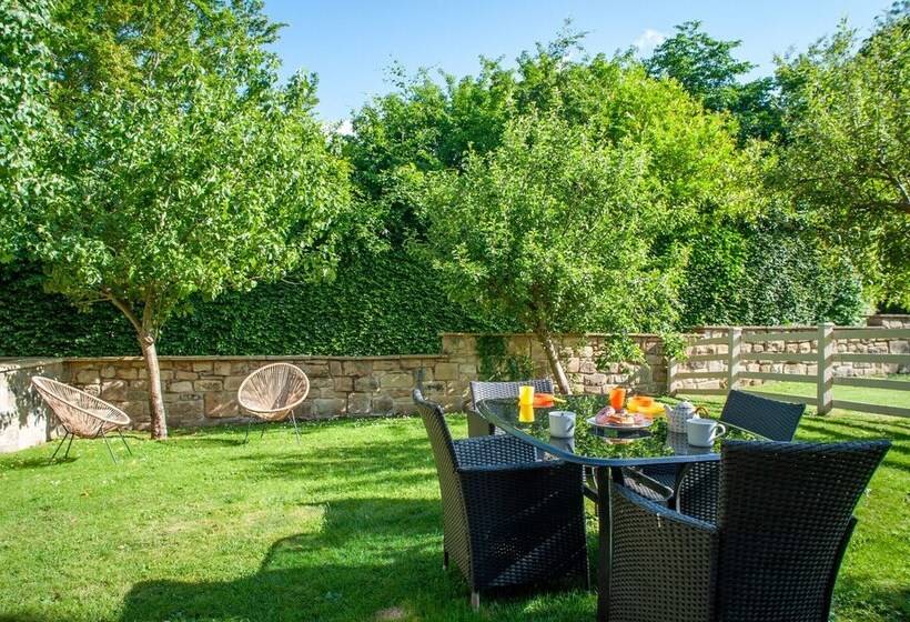 Northern Hideaways Apple Store, Ellingham