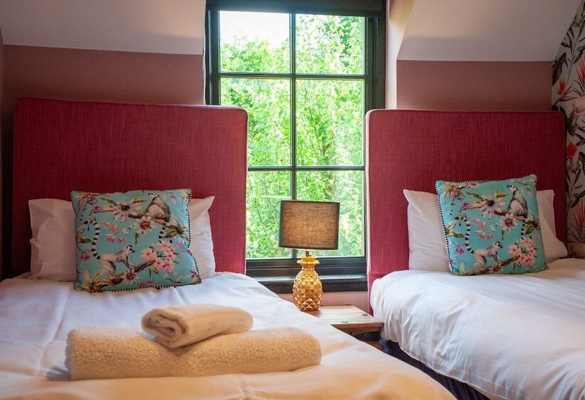 Northern Hideaways Apple Store, Ellingham