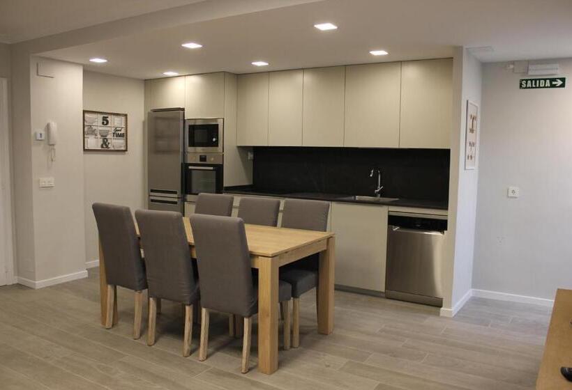 پانسیون Apartamento Sanguesa