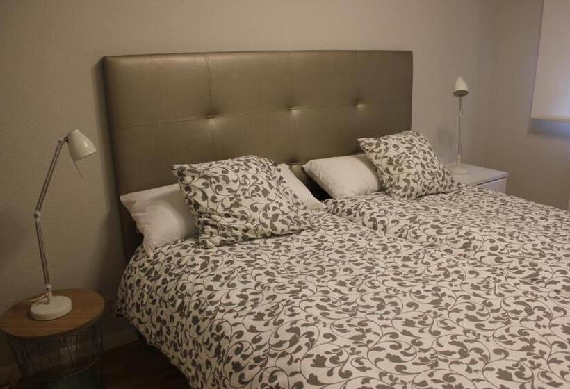 پانسیون Apartamento Sanguesa