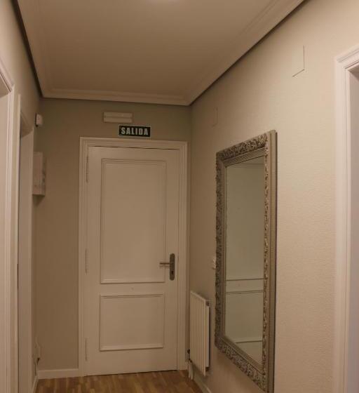 پانسیون Apartamento Sanguesa