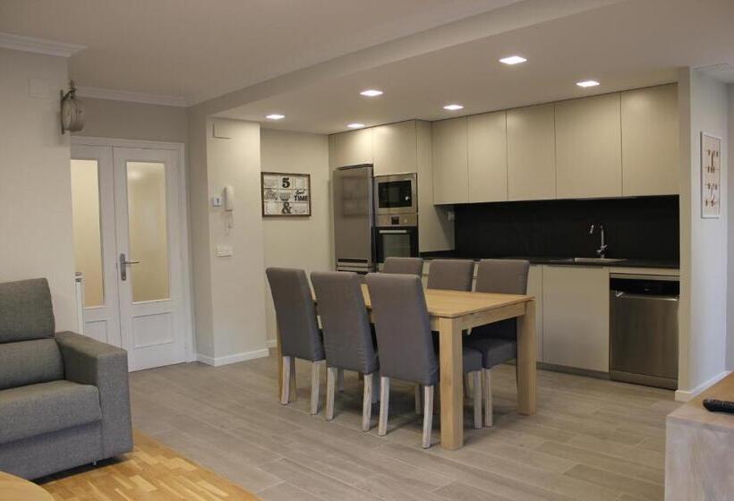 پانسیون Apartamento Sanguesa