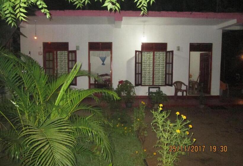 ペンション Ariyawansa Guest House