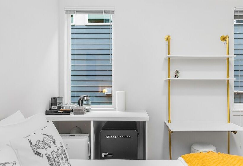 بنسيون Bobba Fett S Carbonite Suite