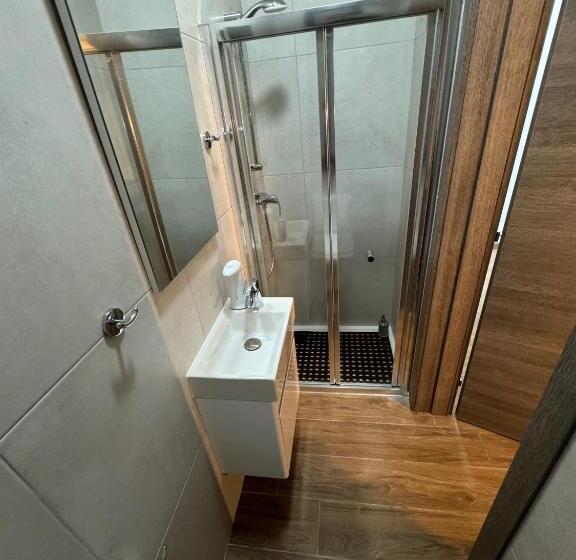 پانسیون Capital Heights Room, Victoria