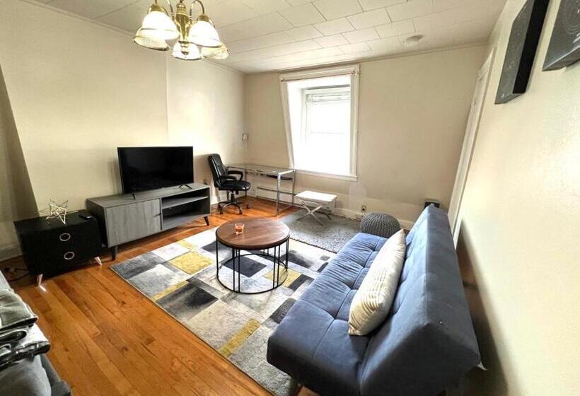 بنسيون Cozy Apartment With City Skyline. Easy Commute Midtown Manhattan