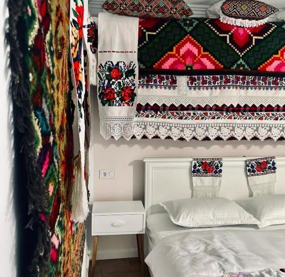 بنسيون Flori De Tei Maramures