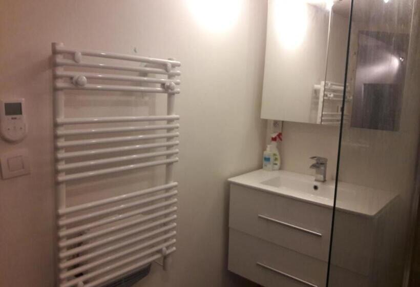 פנסיון La Cave Au Chat Pitre  Le Fenil