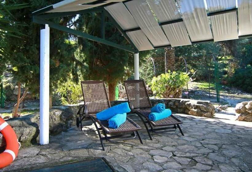 بنسيون Casa Rural Los Algarrobales