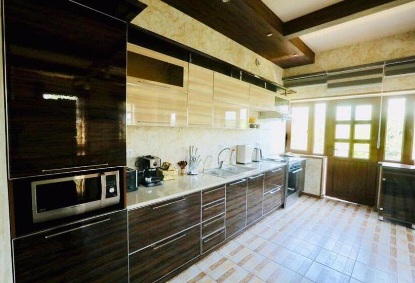 פנסיון Mavie Guest House