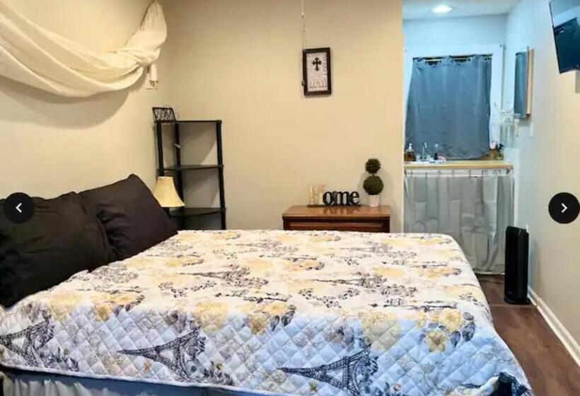 膳宿费 Small Private Get Away, Tiny Home Garage Studio Apartment
