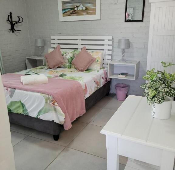 بنسيون The Cove