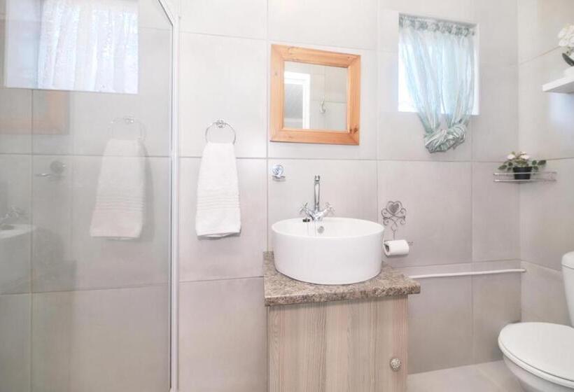 بنسيون The Cove