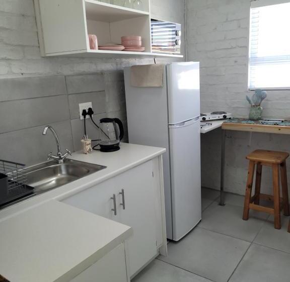 بنسيون The Cove