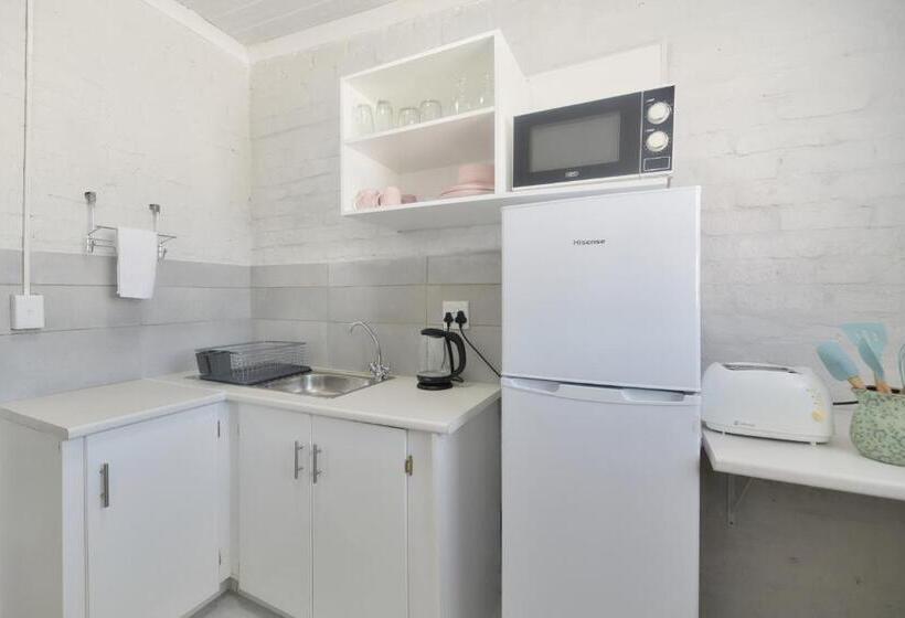 بنسيون The Cove