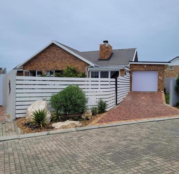 بنسيون The Cove