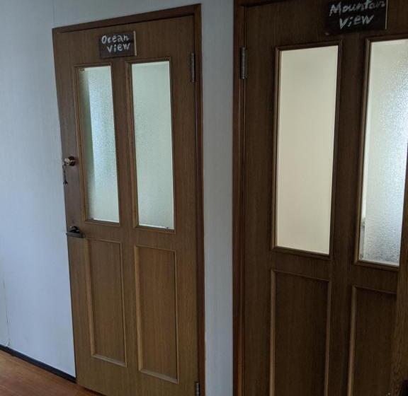 Majatalo The English Clubゲストハウス