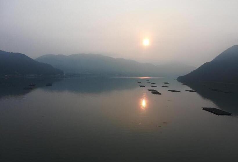 Majatalo The English Clubゲストハウス