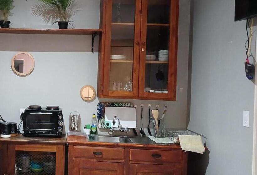 Пансион The Flower Guest House