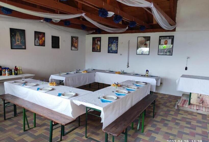 ペンション Vár Liget Vendégház