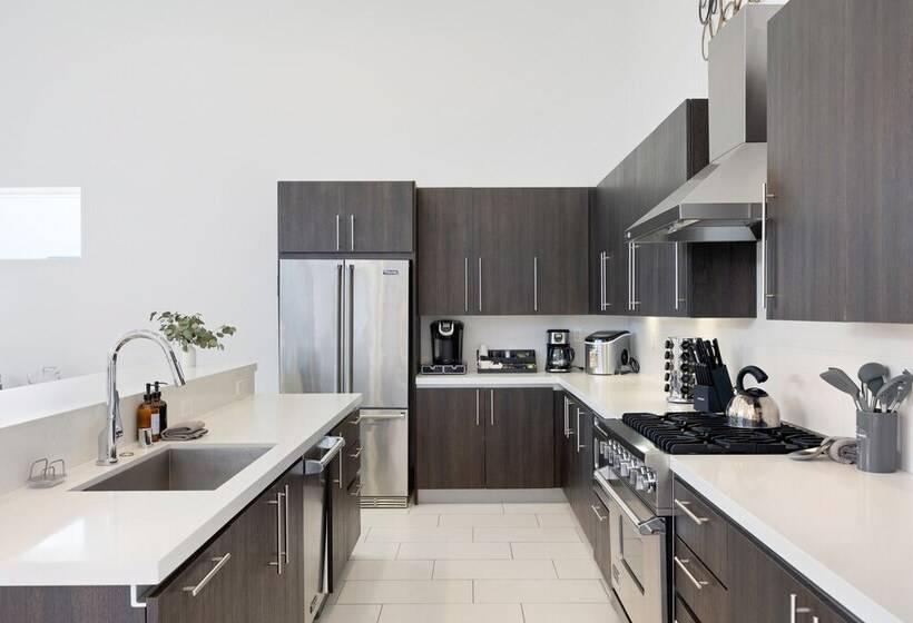 Polo Villa 7 By Avantstay Features Entertainer S Backyard + Game Room 260316 5 Bedrooms