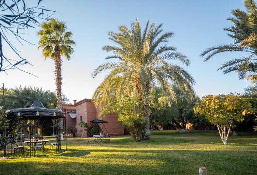 ریاض Villa Septha