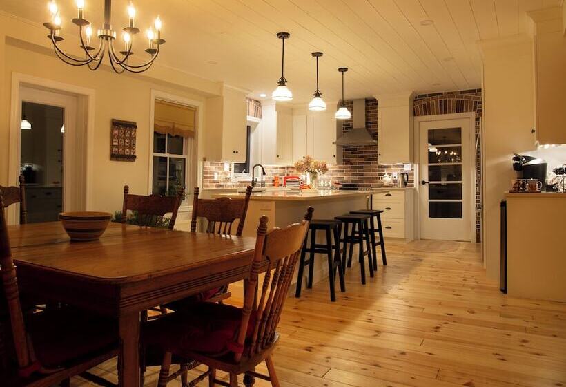 Sawyer S Creek Bed And Breakfast