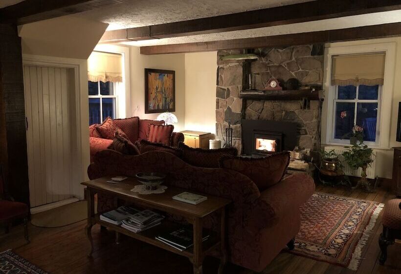 Sawyer S Creek Bed And Breakfast