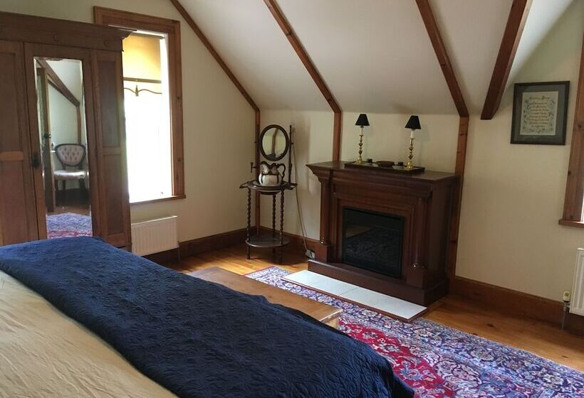 Sawyer S Creek Bed And Breakfast