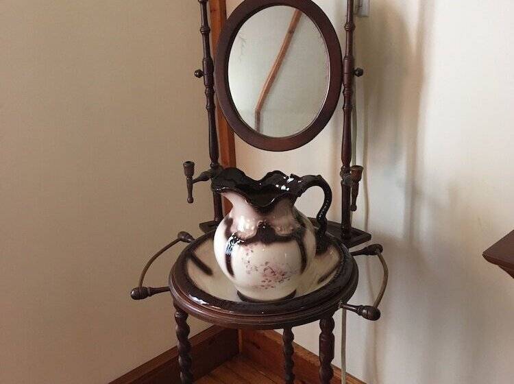 Sawyer S Creek Bed And Breakfast