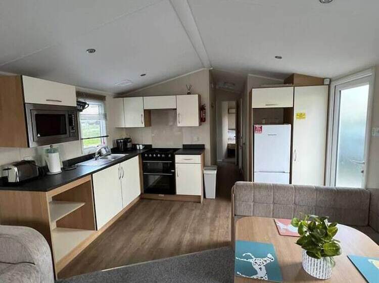 Stunning 8 Berth Caravan In Poole