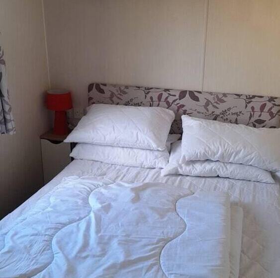 Stunning 8 Berth Caravan In Poole