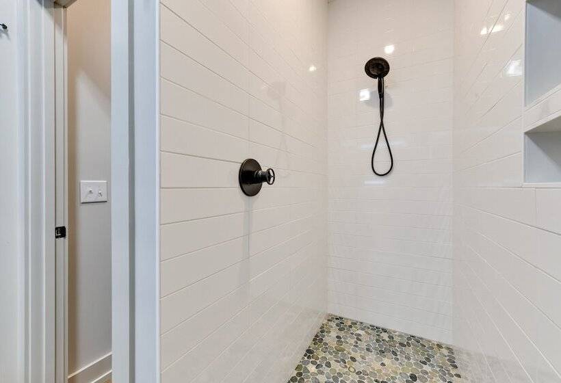 The Retreat At Lake Norman: Boat Dock & Pool!