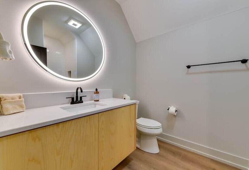 The Retreat At Lake Norman: Boat Dock & Pool!