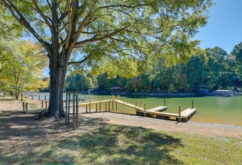 The Retreat At Lake Norman: Boat Dock & Pool!