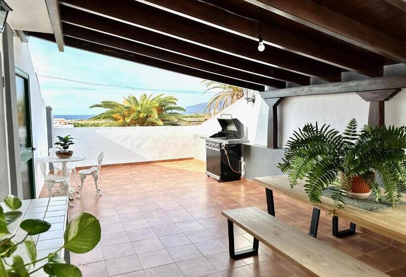 Alcalá Retreat: Ocean View & Modern Comfort