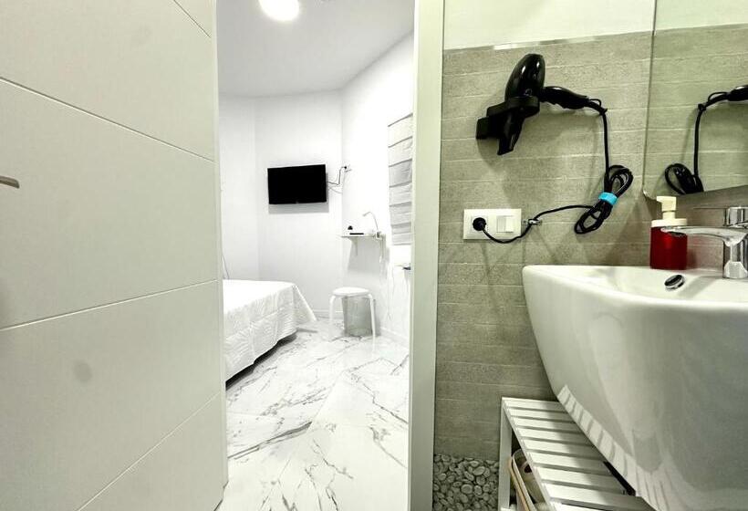 Alcalá Retreat: Ocean View & Modern Comfort