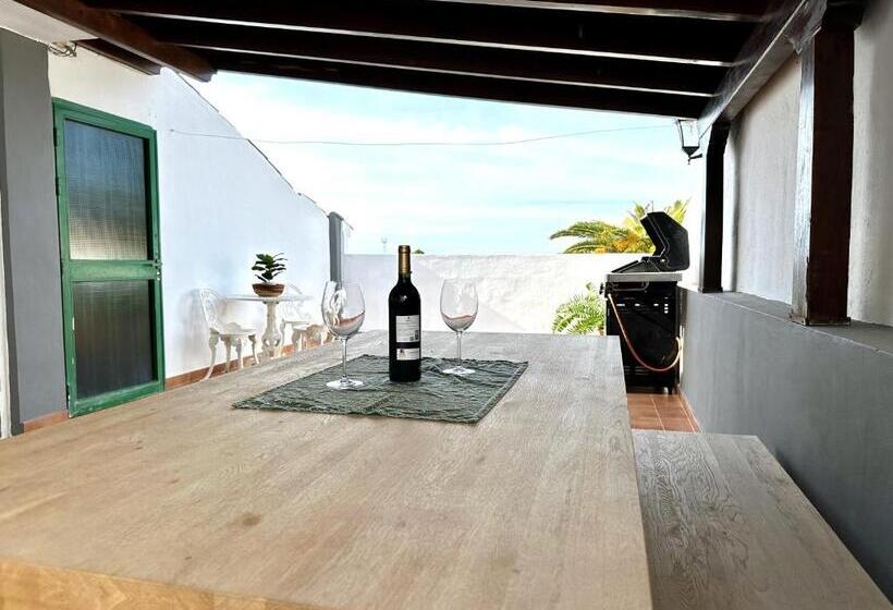 Alcalá Retreat: Ocean View & Modern Comfort