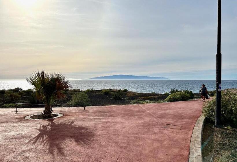 Alcalá Retreat: Ocean View & Modern Comfort