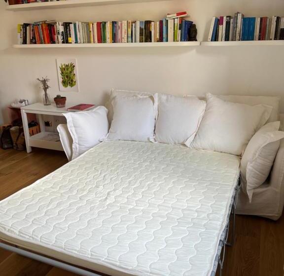 Bed and Breakfast Bloom As You Are