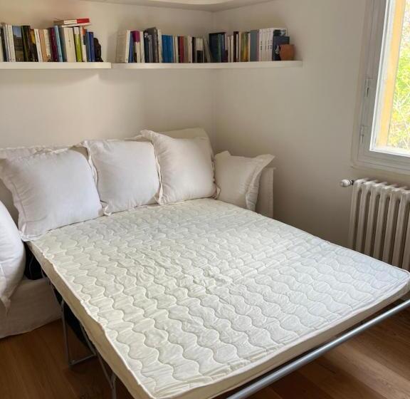 Bed and Breakfast Bloom As You Are