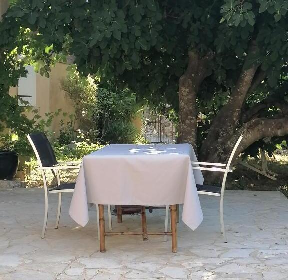 Bed and Breakfast Chez Yvette & Shoji