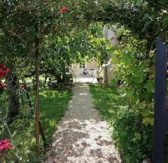 Bed and Breakfast Chez Yvette & Shoji