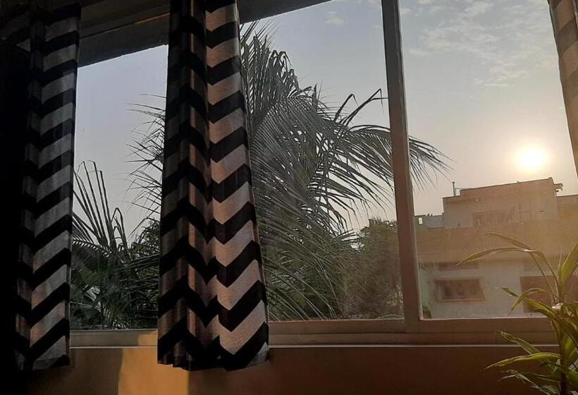 تختخواب و صبحانه The Dew Drop